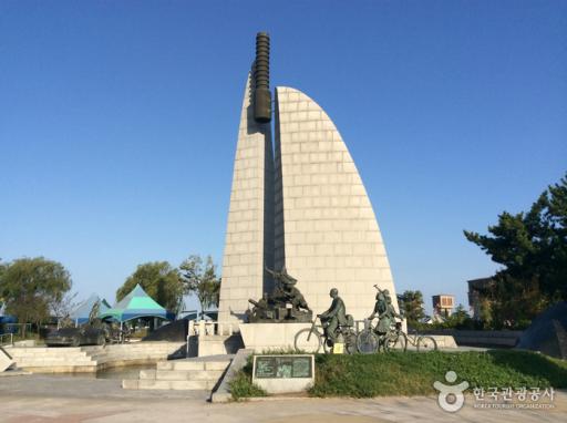 41. 진포대첩기념탑