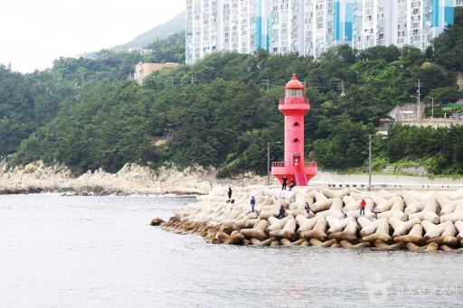 36. 중리항방파제등대