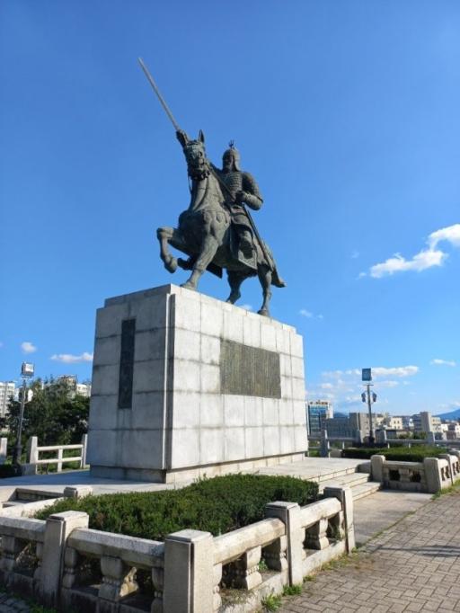 55. 김유신장군동상
