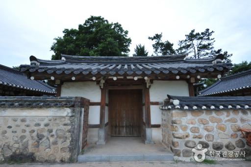 906. 보산정사