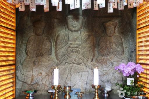 884. 삼막사마애삼존불