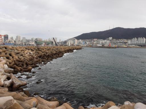 60. 남부민방파제