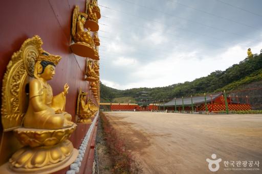 83. 만불사