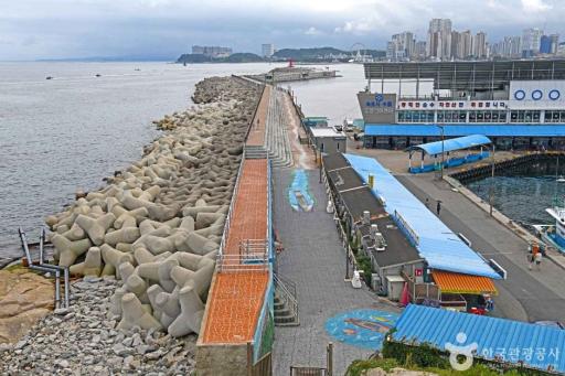 동명방파제