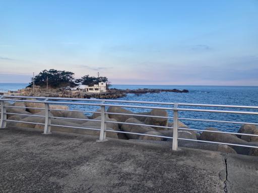 37. 삼정방파제