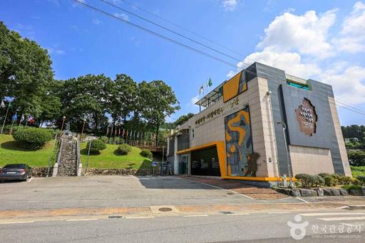 51. 지평리지구전투전적비